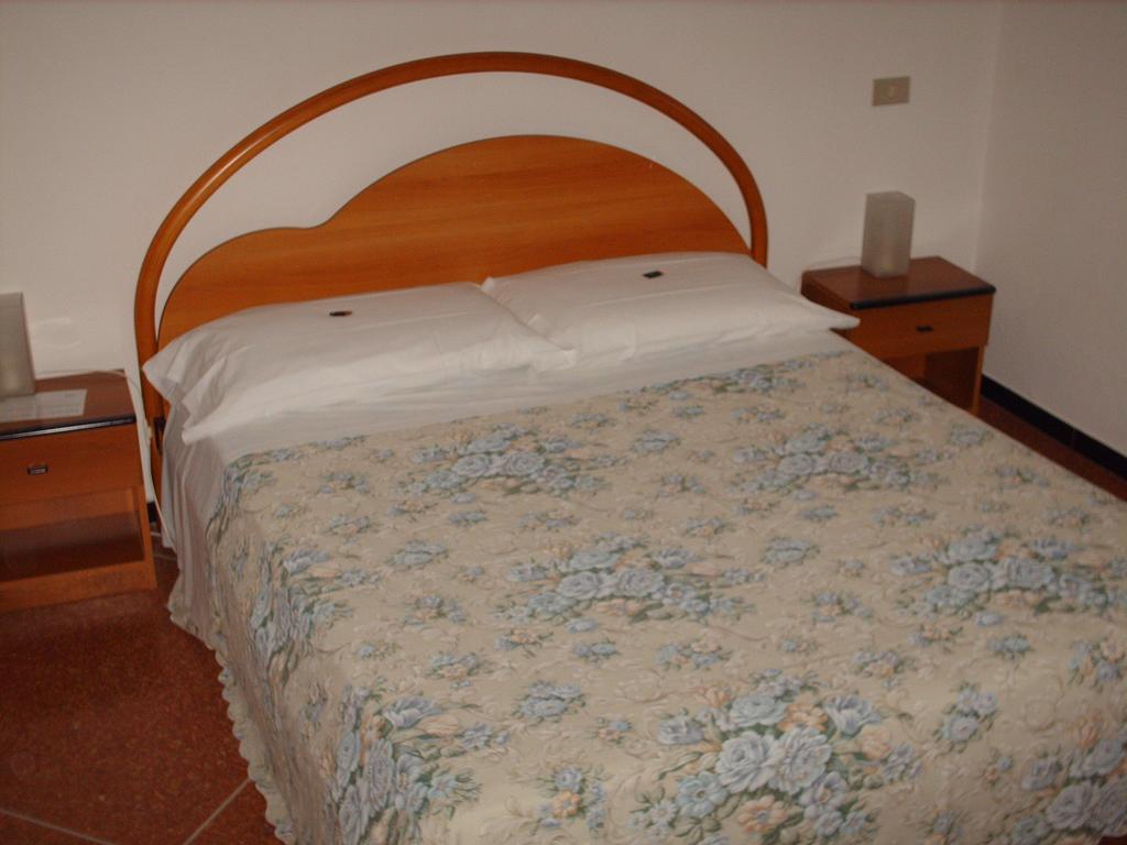 Hotel Triana E Tyche